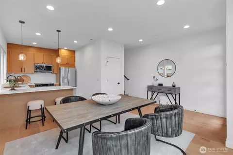 Dining - 427 19th Ave E, Seattle, WA 98112 photo 1 of 3