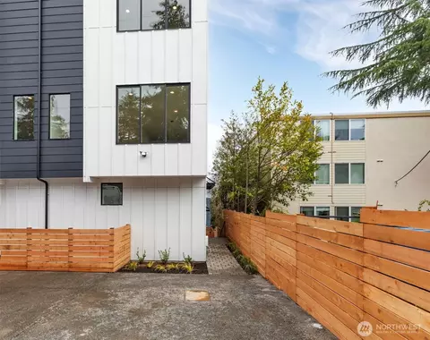 Exterior - 427 19th Ave E, Seattle, WA 98112 photo 4 of 4