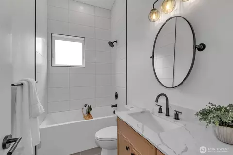 Bath - 427 19th Ave E, Seattle, WA 98112 photo 5 of 5