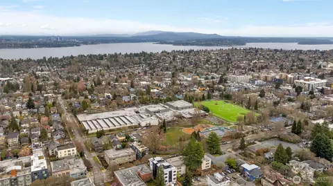 View/Area - 427 19th Ave E, Seattle, WA 98112 photo 2 of 5