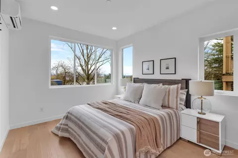 Bedroom - 427 19th Ave E, Seattle, WA 98112 photo 1 of 4