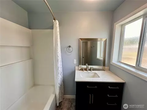 Bath - 1217 Orting Kapowsin Hwy E, Orting, WA 98360 photo 1 of 3