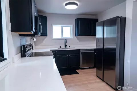 Kitchen - 1217 Orting Kapowsin Hwy E, Orting, WA 98360 photo 2 of 6