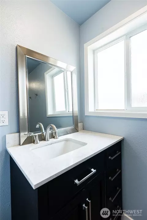 Bath - 1217 Orting Kapowsin Hwy E, Orting, WA 98360 photo 2 of 3