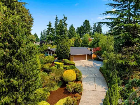 8626 NE 26th Pl, Clyde Hill, WA 98004