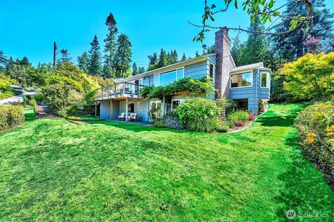 18516 Soundview Pl, Edmonds, WA 98020