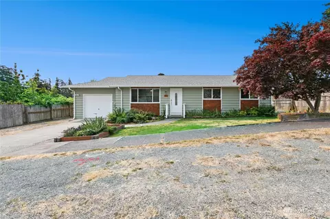131 NW Clipper Dr, Oak Harbor, WA 98277