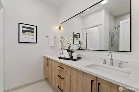 Bath - 18518 Thorsk St #C5, Bothell, WA 98011 photo 2 of 3