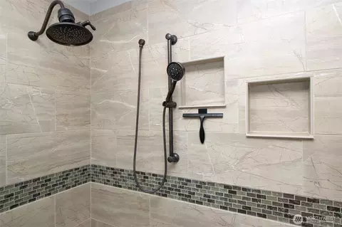 Bath - 2716 Kitchen Dick Rd, Sequim, WA 98382 photo 3 of 4