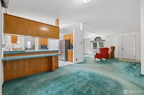 Living - 16627 230th Ave SE, Maple Valley, WA 98038 photo 3 of 6
