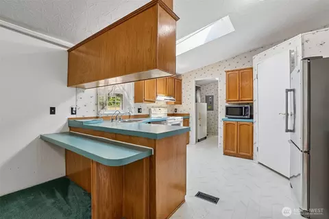 Kitchen - 16627 230th Ave SE, Maple Valley, WA 98038 photo 1 of 3