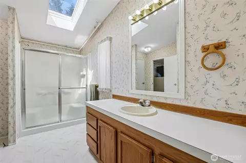 Bath - 16627 230th Ave SE, Maple Valley, WA 98038 photo 1 of 3