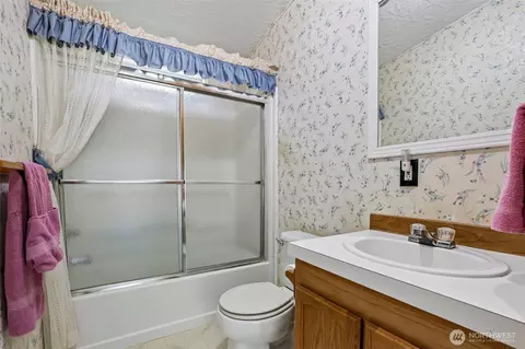 Bath - 16627 230th Ave SE, Maple Valley, WA 98038 photo 3 of 3
