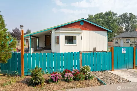322 3rd Ave SE, Soap Lake, WA 98851
