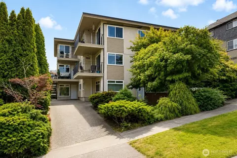 2707 W Jameson St, Seattle, WA 98199