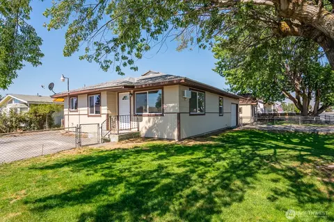 2104 W Spruce St, Moses Lake, WA 98837