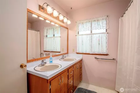 Bath - 16416 Spanaway Loop Rd S, Spanaway, WA 98387 photo 1 of 1