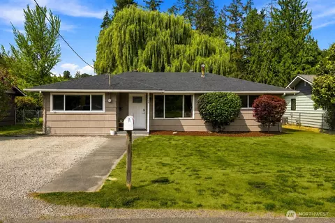1008 13th St SW, Puyallup, WA 98371