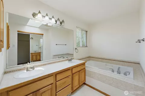Bath - 1313 Williams Ave NW, Orting, WA 98360 photo 3 of 4