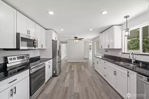 Kitchen - 26324 SE 426th St, Enumclaw, WA 98022 photo 5 of 5