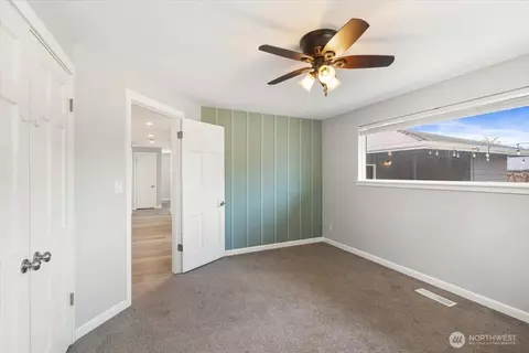 Bedroom - 26324 SE 426th St, Enumclaw, WA 98022 photo 6 of 9