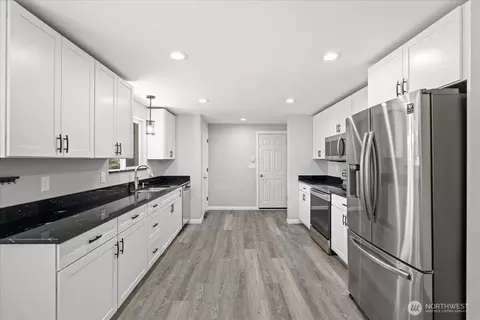 Kitchen - 26324 SE 426th St, Enumclaw, WA 98022 photo 1 of 5