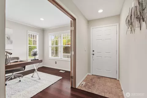Entry Way - 15114 50th Ave SE, Everett, WA 98208 photo 2 of 3