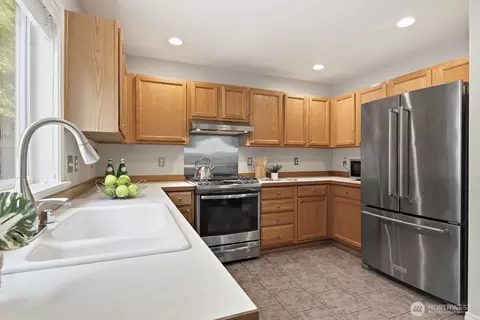 Kitchen - 15114 50th Ave SE, Everett, WA 98208 photo 3 of 4