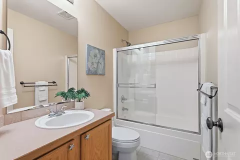 Bath - 15114 50th Ave SE, Everett, WA 98208 photo 2 of 2