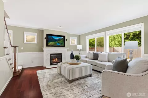 Living - 15114 50th Ave SE, Everett, WA 98208 photo 2 of 7