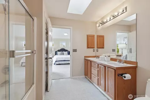 Bath - 15114 50th Ave SE, Everett, WA 98208 photo 1 of 2