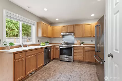 Kitchen - 15114 50th Ave SE, Everett, WA 98208 photo 2 of 4