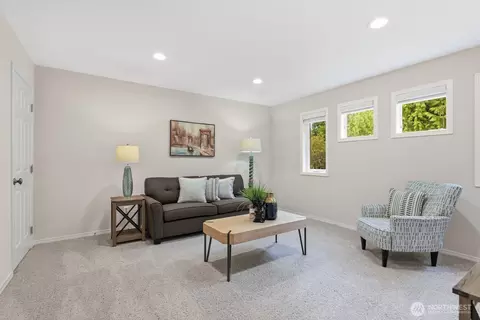 Living - 15114 50th Ave SE, Everett, WA 98208 photo 7 of 7
