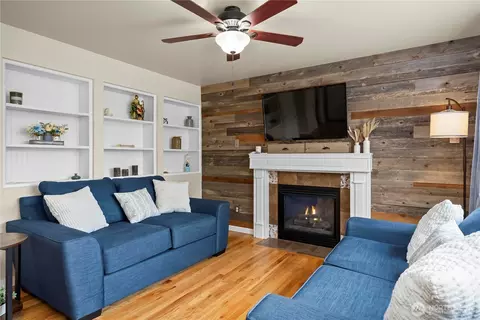 Living - 307 Rowe St NW, Orting, WA 98360 photo 2 of 3