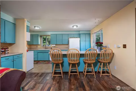 Kitchen - 24201 42nd Ave E, Spanaway, WA 98387 photo 3 of 3