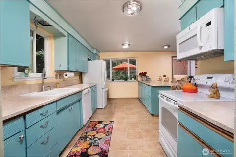 Kitchen - 24201 42nd Ave E, Spanaway, WA 98387 photo 1 of 3