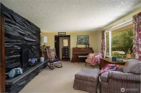 Living - 24201 42nd Ave E, Spanaway, WA 98387 photo 2 of 4