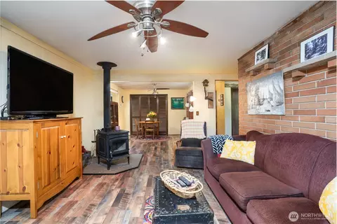 Living - 24201 42nd Ave E, Spanaway, WA 98387 photo 3 of 4