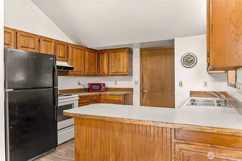Kitchen - 905 Schulz Ln, Twisp, WA 98856 photo 2 of 2