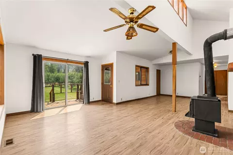 Living - 905 Schulz Ln, Twisp, WA 98856 photo 1 of 4