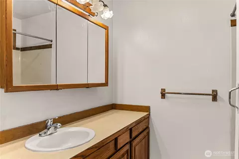Bath - 905 Schulz Ln, Twisp, WA 98856 photo 2 of 2