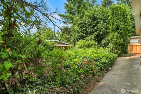 Exterior - 19225 128th Pl NE, Bothell, WA 98011 photo 3 of 4
