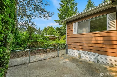 Exterior - 19225 128th Pl NE, Bothell, WA 98011 photo 4 of 4