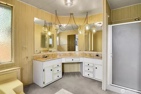 Bath - 19225 128th Pl NE, Bothell, WA 98011 photo 1 of 3