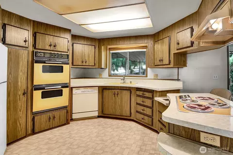 Kitchen - 19225 128th Pl NE, Bothell, WA 98011 photo 1 of 3