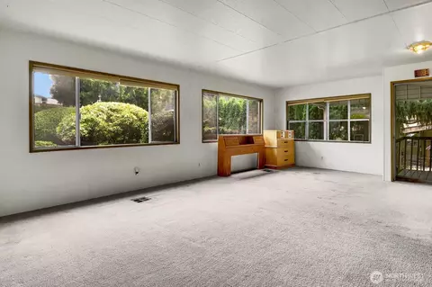 Living - 19225 128th Pl NE, Bothell, WA 98011 photo 1 of 6