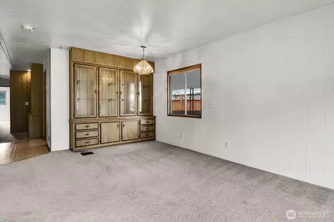 Living - 19225 128th Pl NE, Bothell, WA 98011 photo 4 of 6