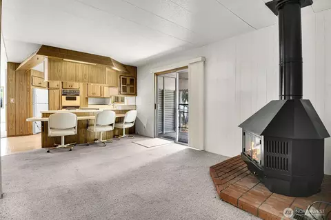Living - 19225 128th Pl NE, Bothell, WA 98011 photo 5 of 6