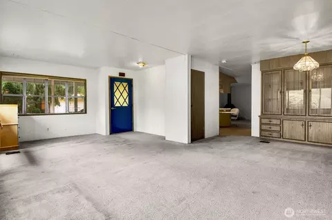 Living - 19225 128th Pl NE, Bothell, WA 98011 photo 2 of 6