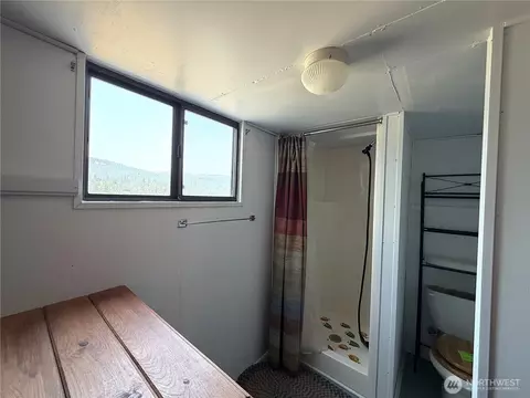 Bath - 62 Heron Loop, Republic, WA 99166 photo 3 of 3